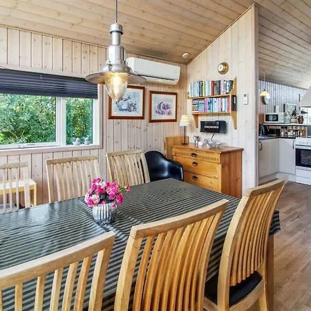 Fides - 600m From The Sea By Interhome Nyaraló